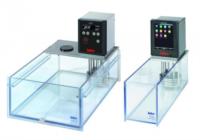 Thermostatic baths with polycarbonate tanks